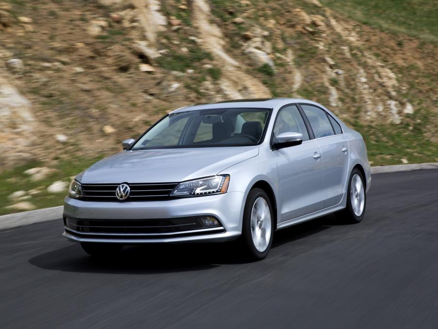  Volkswagen Jetta 2015 года  (US) (фото 10 из 62)